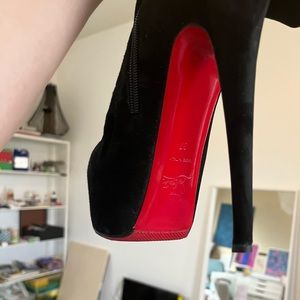 Christian Louboutin, Daf boot, black suede, soled, great condition. Size 37 (7)
